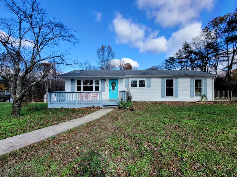 185 B Y Brown Rd, Charlotte, TN 37036