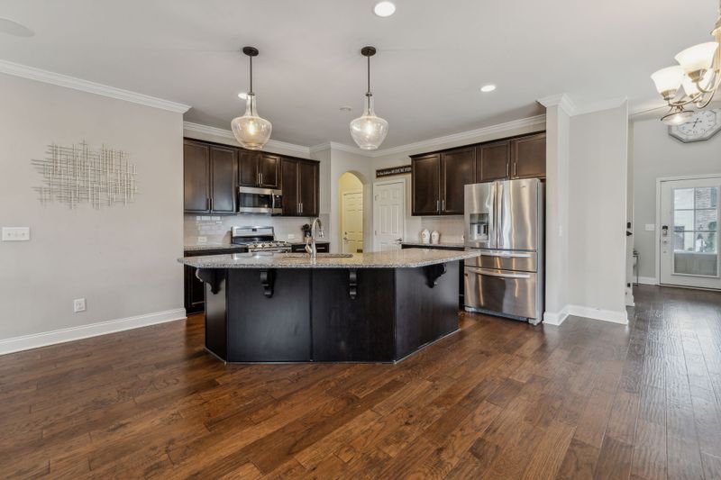 814 Cherry Grove Dr, Hendersonville, TN 37075