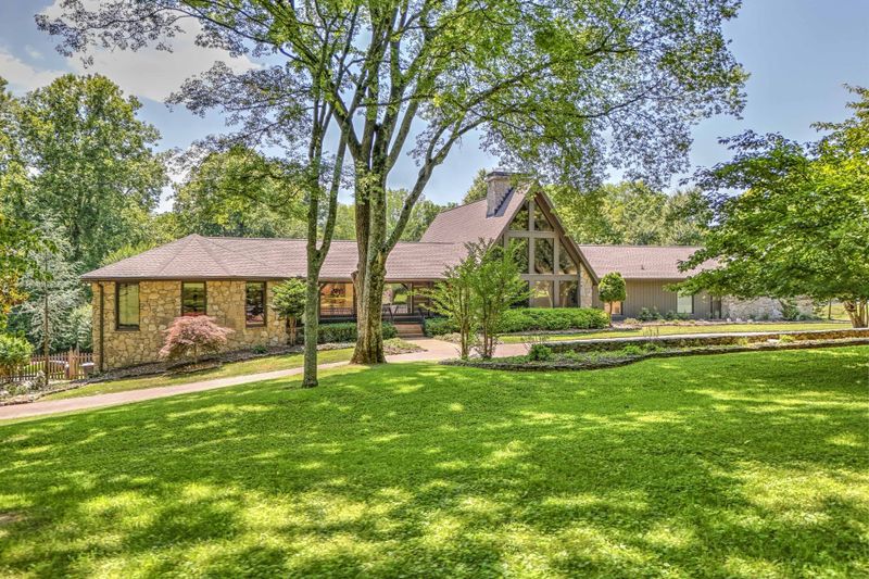 127 Clifftop Dr, Hendersonville, TN 37075