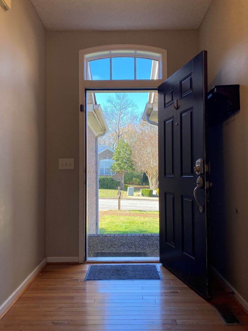 1208 Beautiful Valley Ct, Nashville, TN 37221