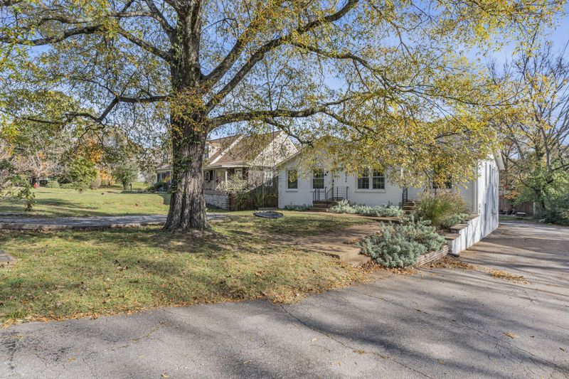2904 Mcnairy Ln, Nashville, TN 37204