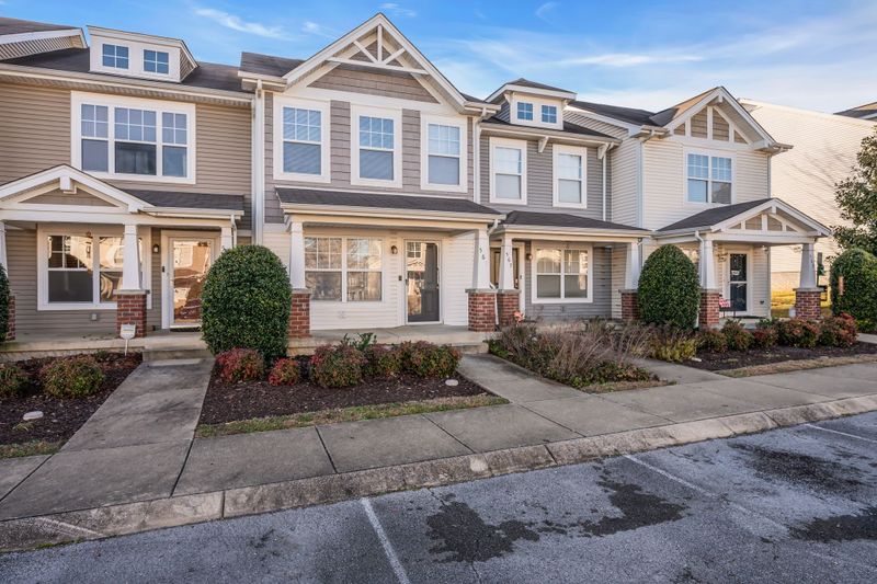565 Bradburn Village Cir, Antioch, TN 37013
