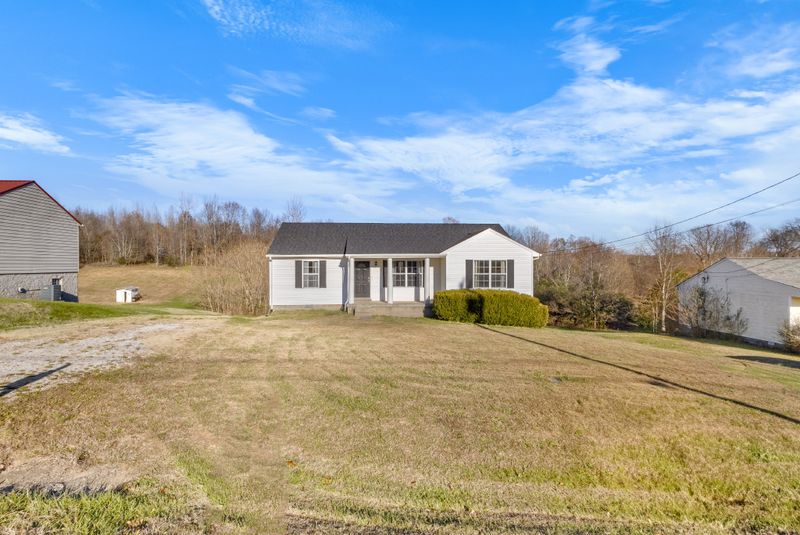 1038 Deerfield Dr, Chapmansboro, TN 37035