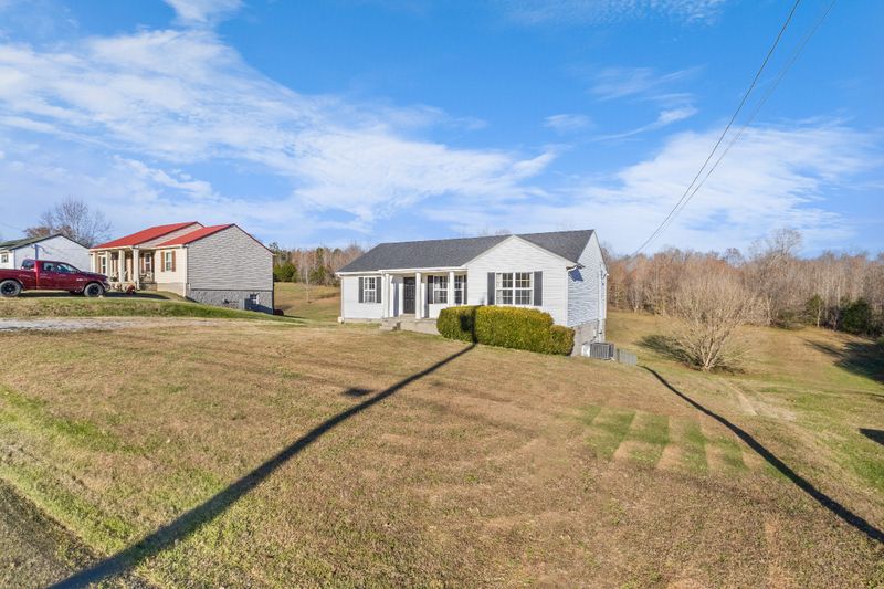 1038 Deerfield Dr, Chapmansboro, TN 37035