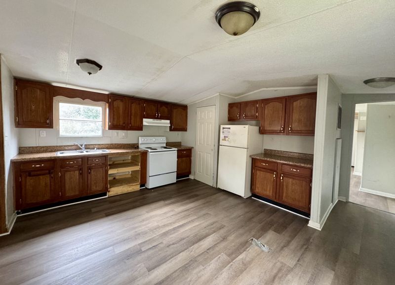 1411 Stoney Point Rd, Vanleer, TN 37181