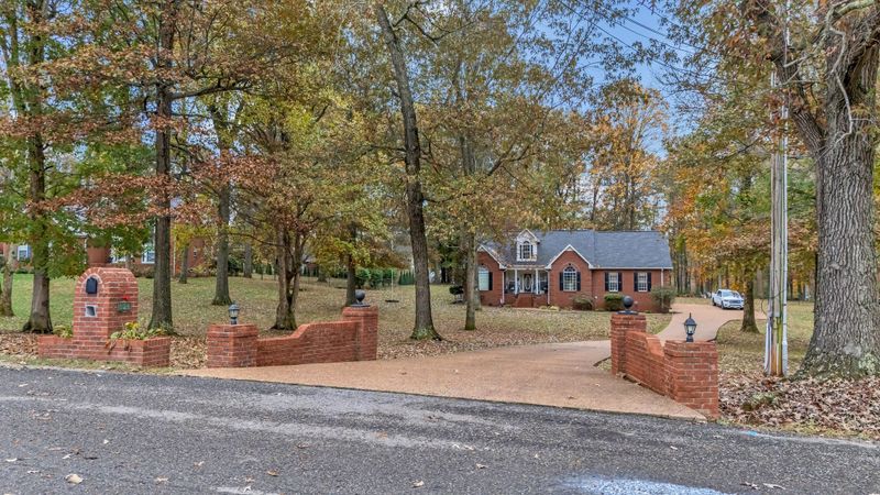 324 Spring Valley Dr, Cottontown, TN 37048