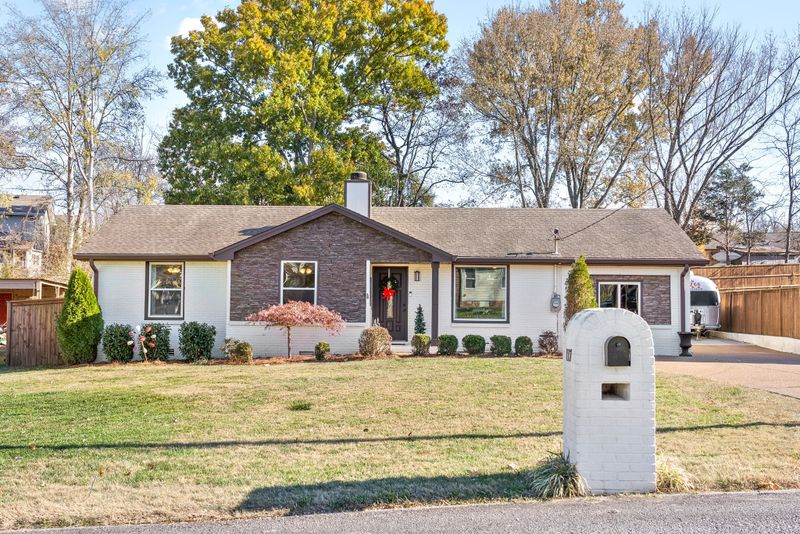 117 Forest View Dr, Hendersonville, TN 37075