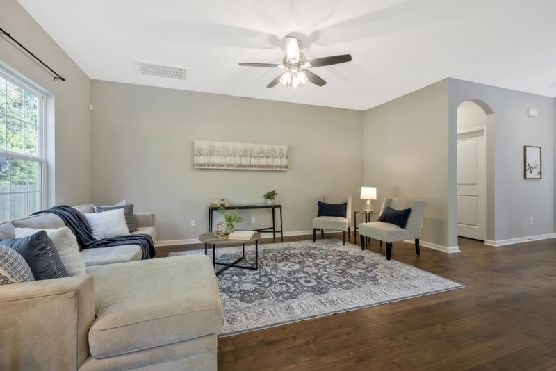 306 Wyburn Pl, Burns, TN 37029