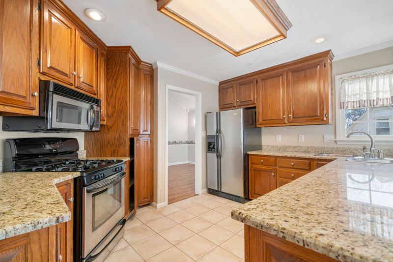 112 Saxon Ct, Columbia, TN 38401