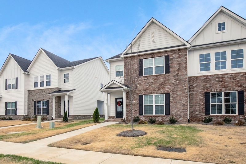 2102 Barringer Ln, Murfreesboro, TN 37128