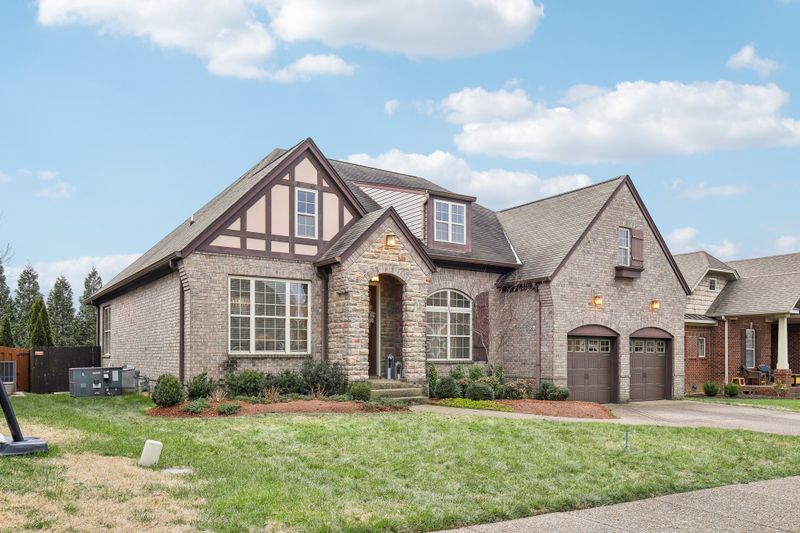 1909 Hawks Nest Dr, Hermitage, TN 37076