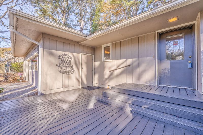 2622 E Lake Park Dr, Rocky Face, GA 30740