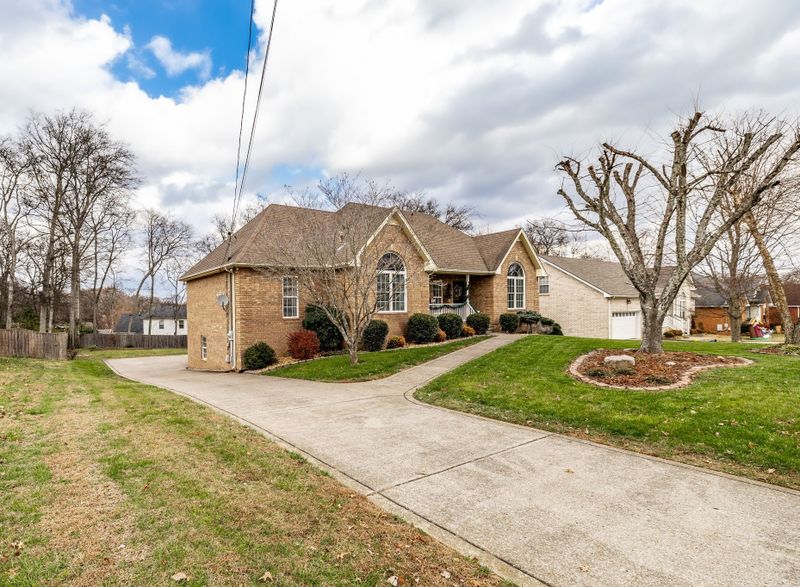 112 Calloway Ln, Hendersonville, TN 37075