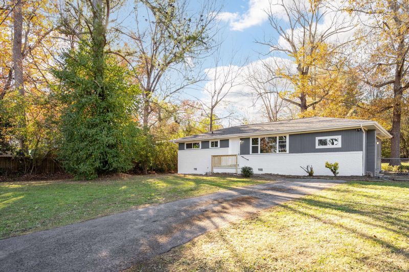 1043 E Circle Dr, Rossville, GA 30741