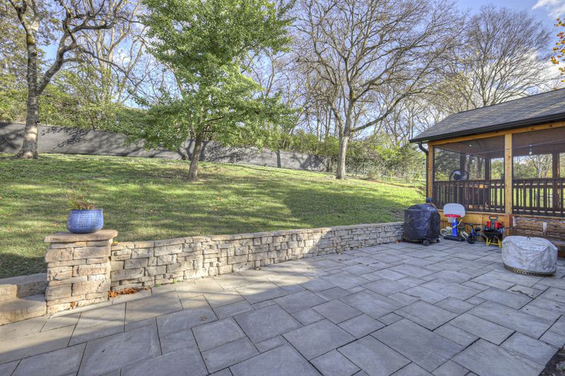 6832 Highland Park Dr, Nashville, TN 37205