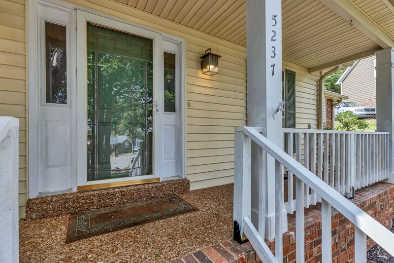 5237 Greenleaf Dr, Nashville, TN 37211