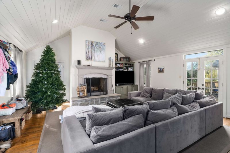 2409 Hemingway Dr, Nashville, TN 37215