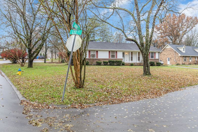 8 Ann Ct, Franklin, TN 37064