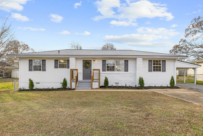 8 Walker Ave, Fort Oglethorpe, GA 30742