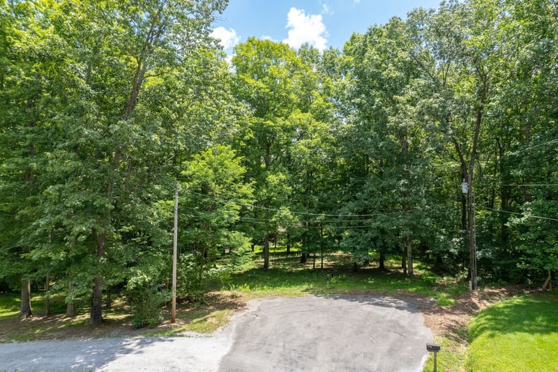 1050 Barnes Cir, Kingston Springs, TN 37082