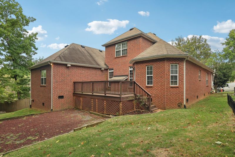 2332 Forest Lake Dr, Nashville, TN 37211