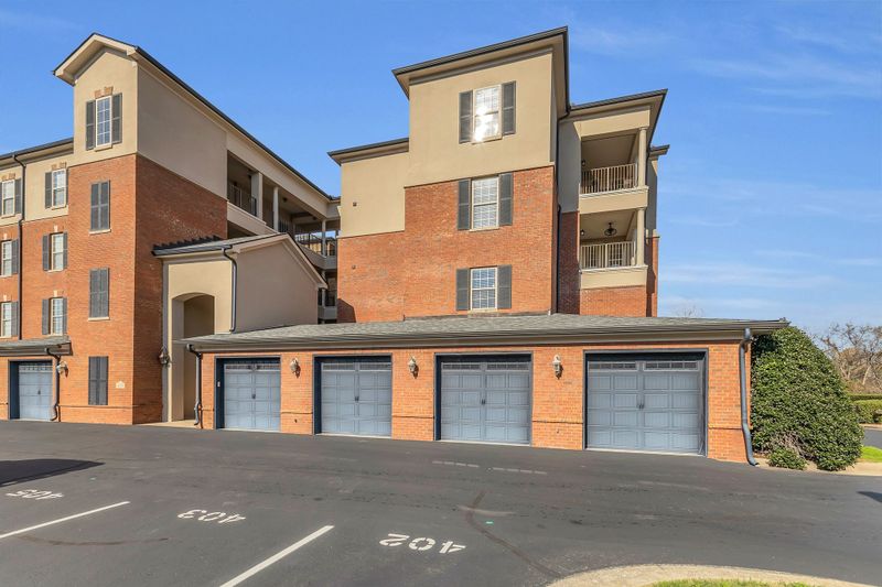 307 Seven Springs Way #402, Brentwood, TN 37027