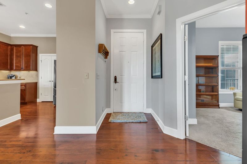 307 Seven Springs Way #402, Brentwood, TN 37027