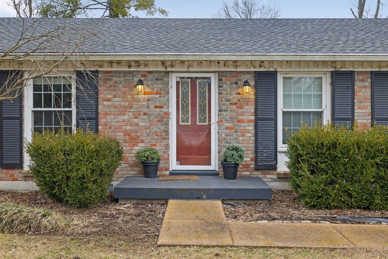 4820 Briarwood Dr, Nashville, TN 37211