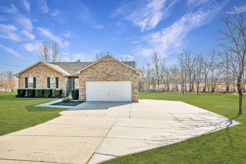 1116 Old East Side Rd, Burns, TN 37029