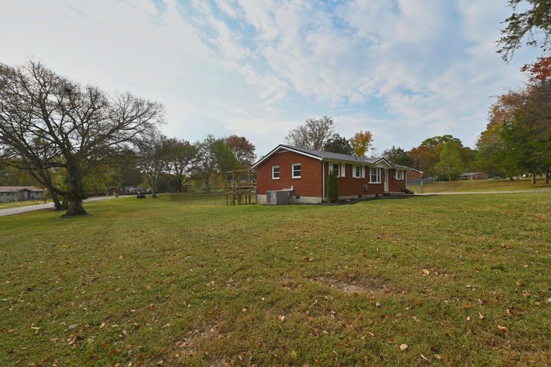 112 Lynn Dr, Hendersonville, TN 37075