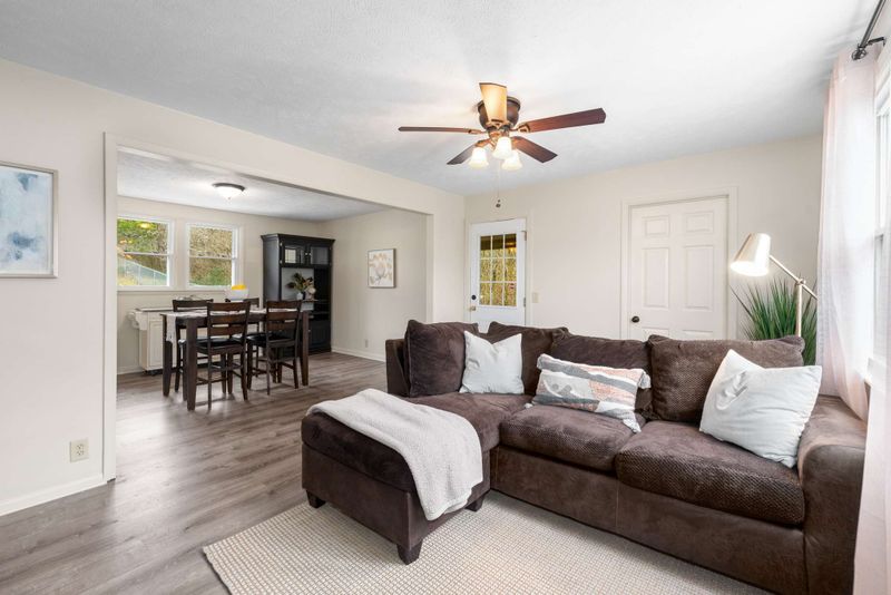 123 N Valley Rd, Hendersonville, TN 37075