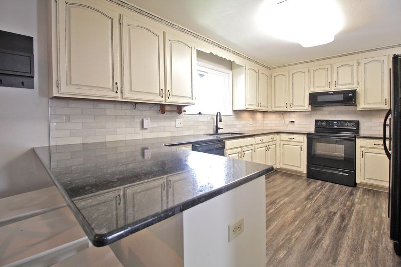 202 Applewood Dr, White House, TN 37188