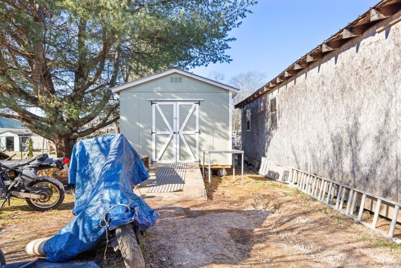 907 Stewart St, Chickamauga, GA 30707