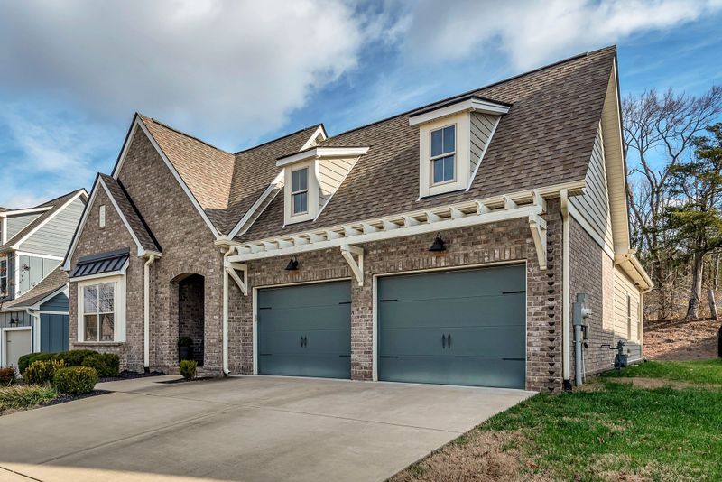 725 Plowson Rd, Mount Juliet, TN 37122