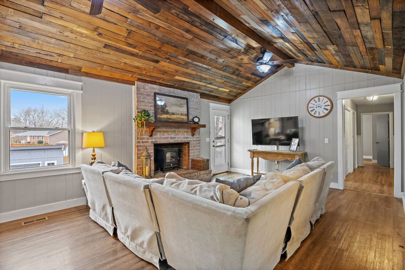 2419 Hillmont Dr, Murfreesboro, TN 37129
