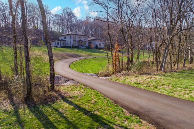 4017 Grace Creek Valley Ln, Thompsons Station, TN 37179