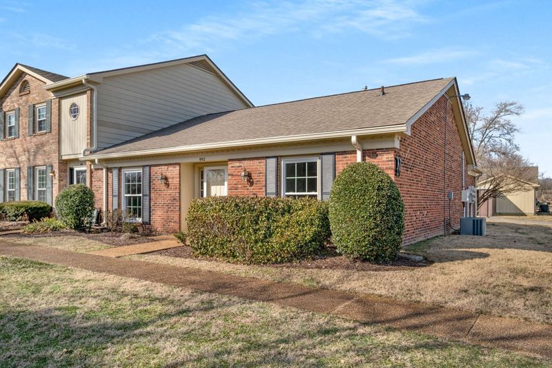 992 Todd Preis Dr, Nashville, TN 37221