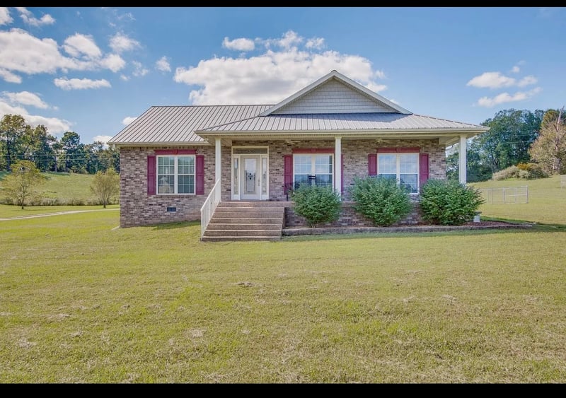 879 Tidwell Rd, Burns, TN 37029