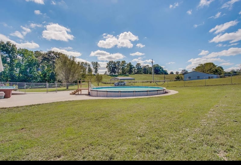 879 Tidwell Rd, Burns, TN 37029
