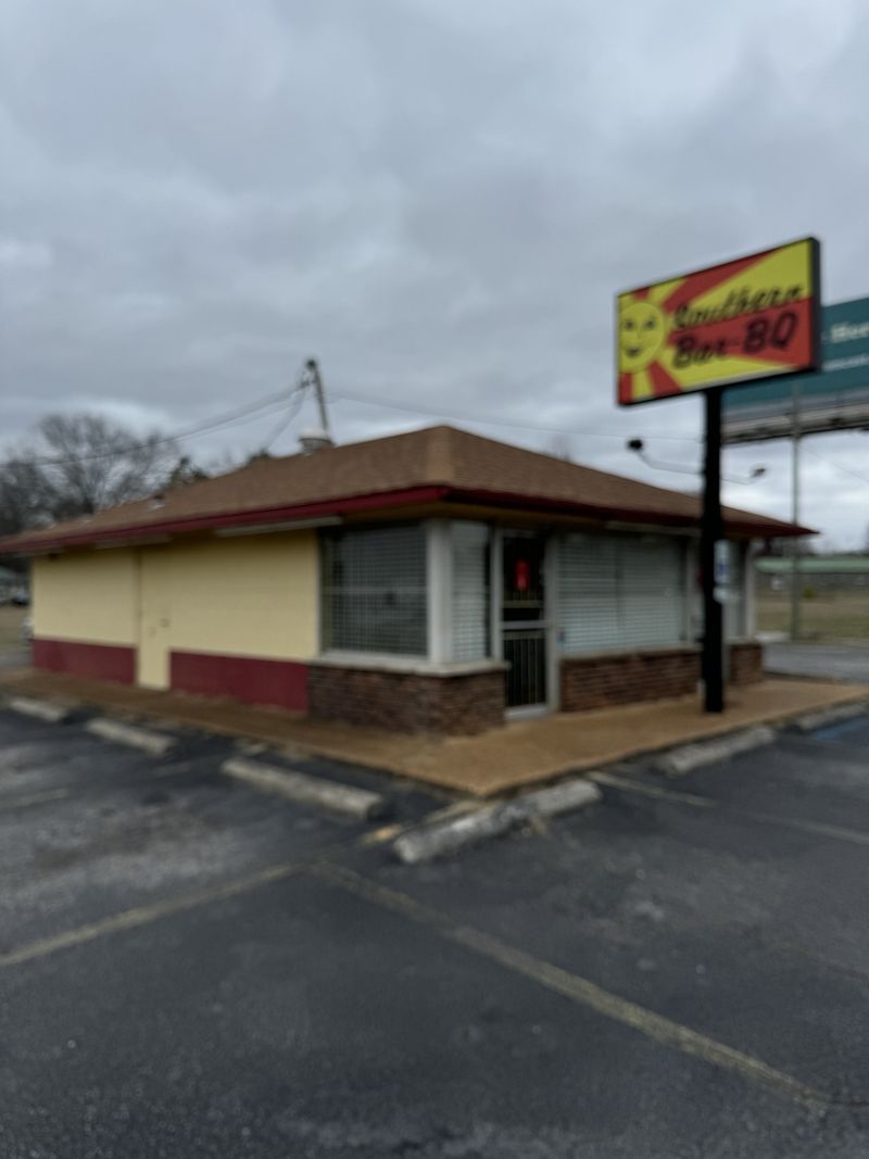425 W Avalon Ave, Sheffield, AL 35660