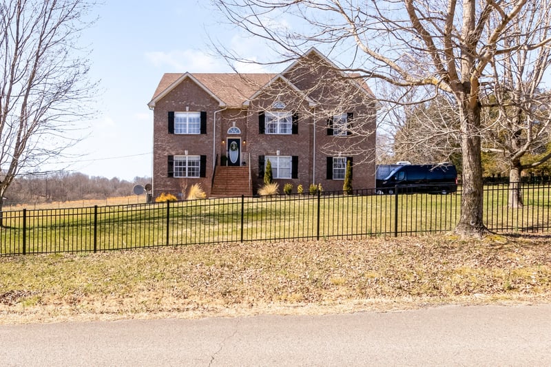 1297 Meeks Cemetery Rd, Burns, TN 37029