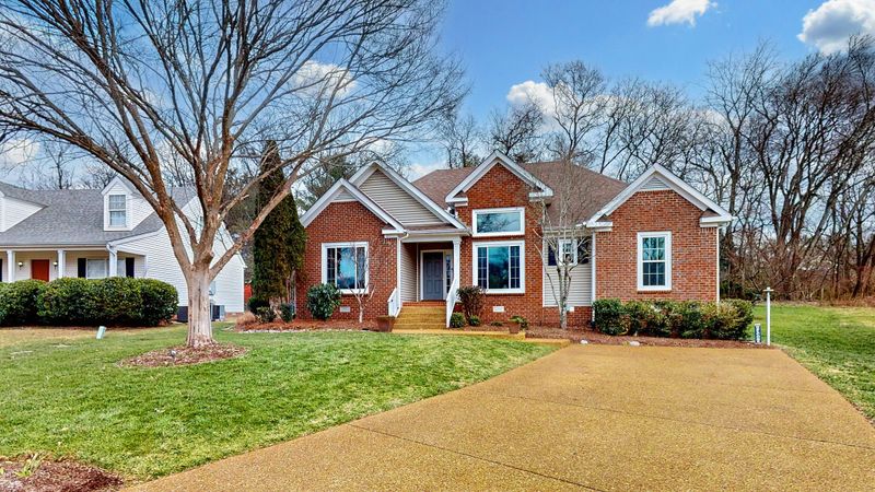 1334 Branchside Ct, Thompsons Station, TN 37179
