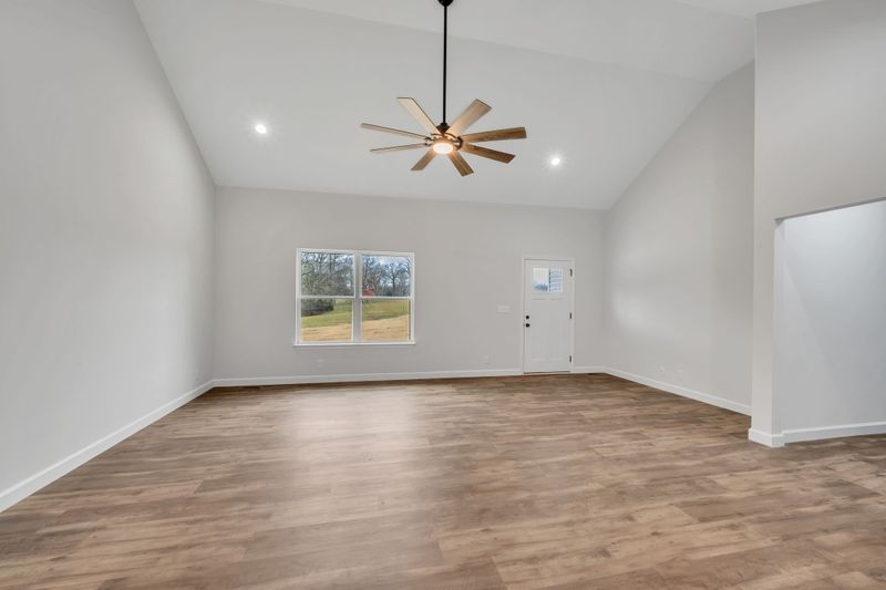 1069 Old Countyhouse Rd, Charlotte, TN 37036