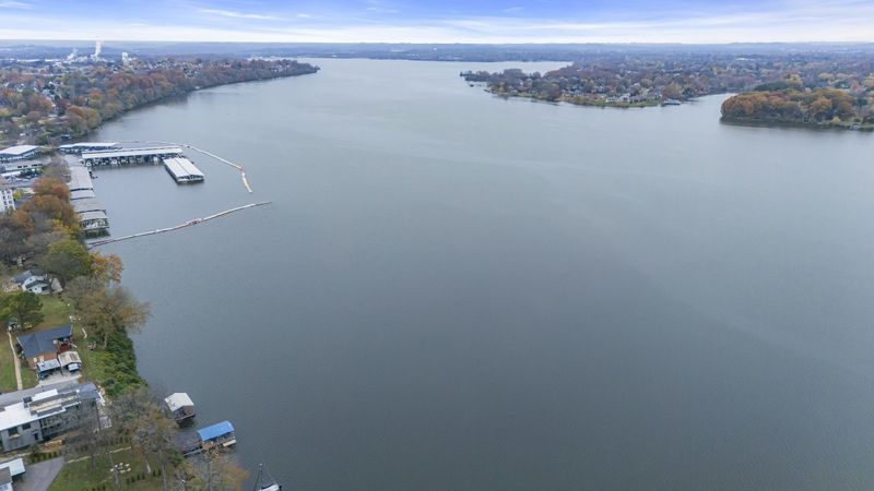 3001 Lakeshore Dr, Old Hickory, TN 37138