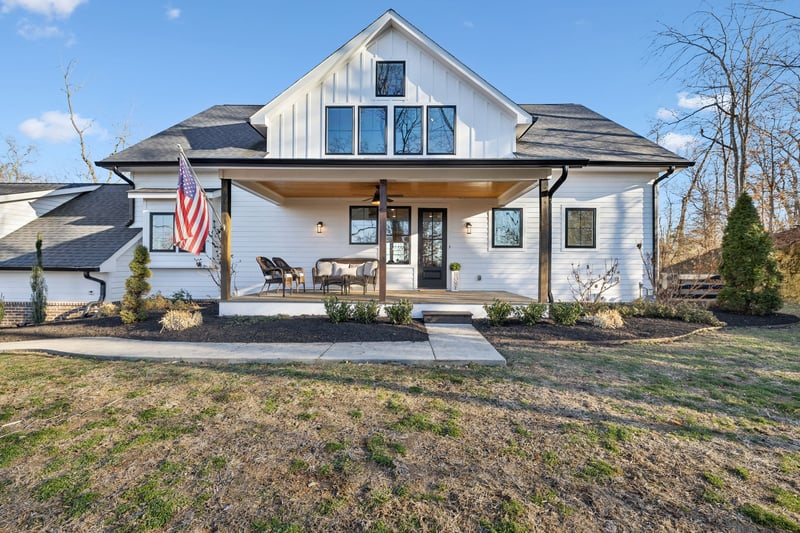 8425 Rolling Hills Dr, Nashville, TN 37221