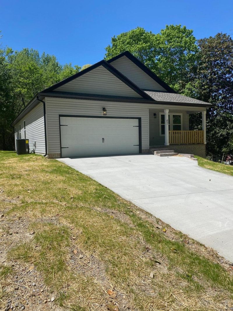 67 Lookout Dr, Rossville, GA 30741