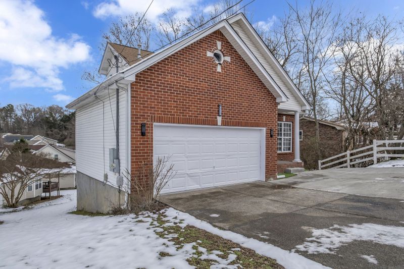 2434 Broadview Dr, Nashville, TN 37217