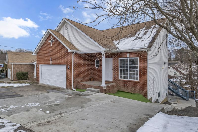 2434 Broadview Dr, Nashville, TN 37217
