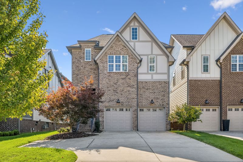 1923A Warfield Dr, Nashville, TN 37215