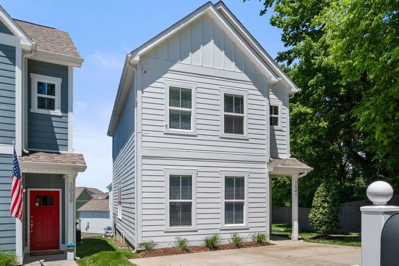 1041 Saddlestone Dr, Hermitage, TN 37076